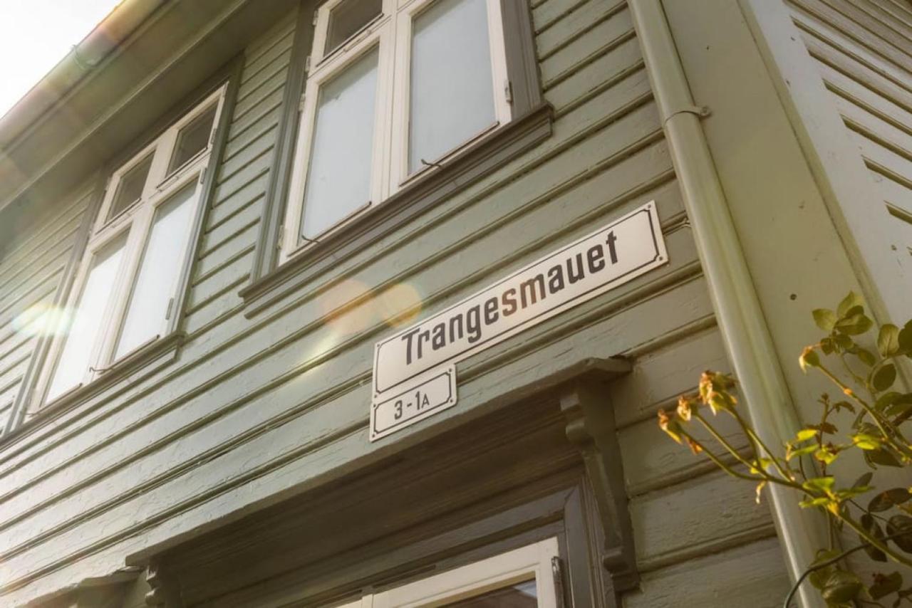 Дом отдыха Dinbnb Homes I Cozy Cellar In Historical Cobblestone Street